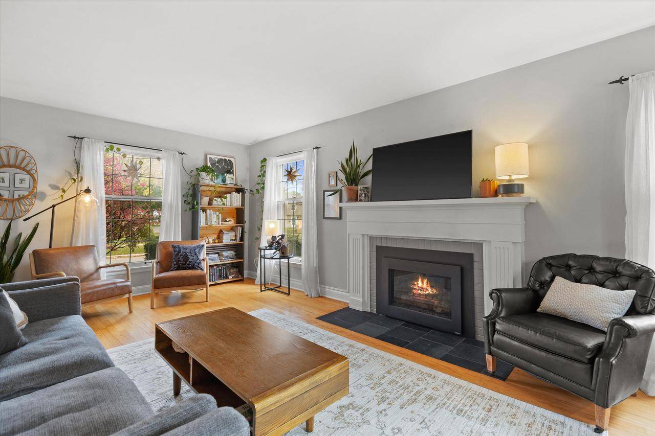 Wauwatosa, WI 53226,9515 Ridge BOULEVARD