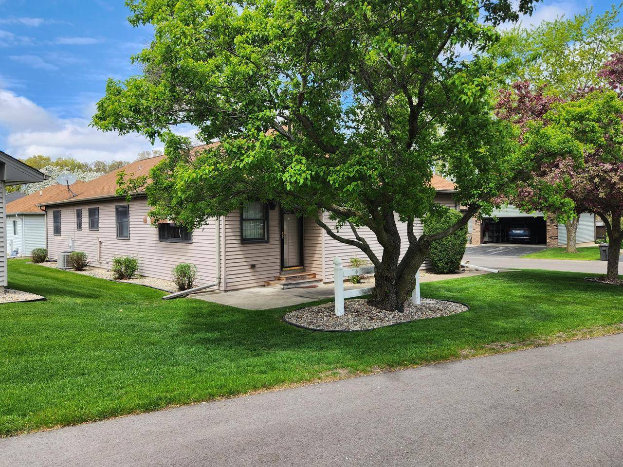 Union Grove, WI 53182,916 Park CIRCLE