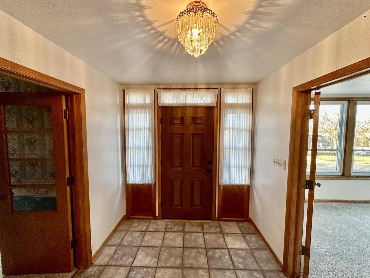 Watertown, WI 53094,1011 Richards AVENUE