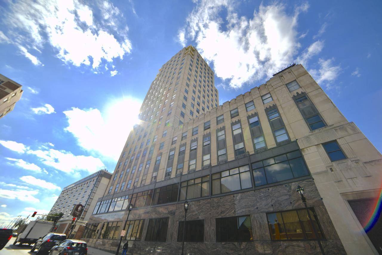 Milwaukee, WI 53203,600 W Wisconsin AVENUE #101A