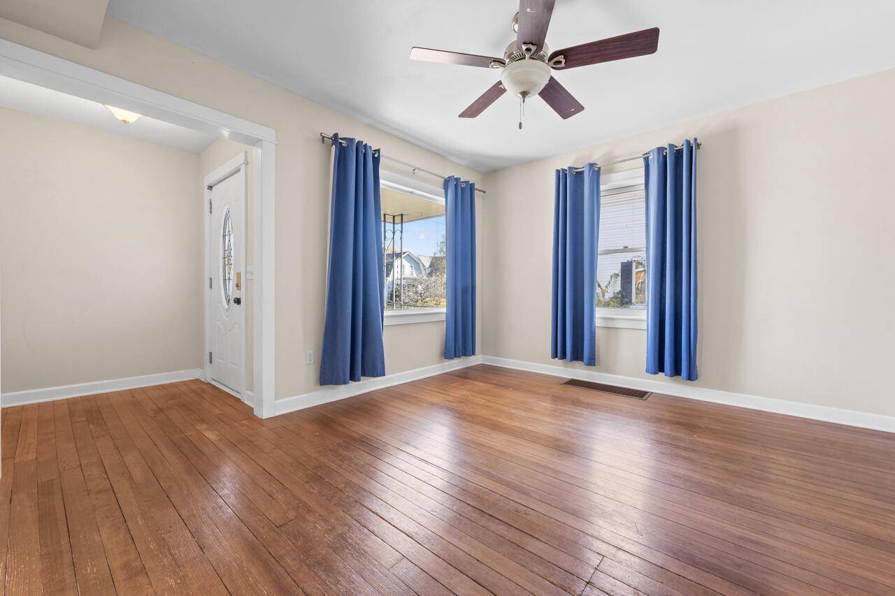 Burlington, WI 53105,325 Henry STREET