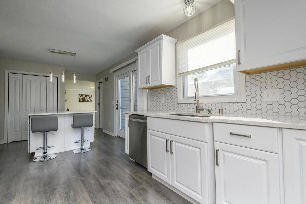 Waukesha, WI 53188,2811 Comanche COURT S