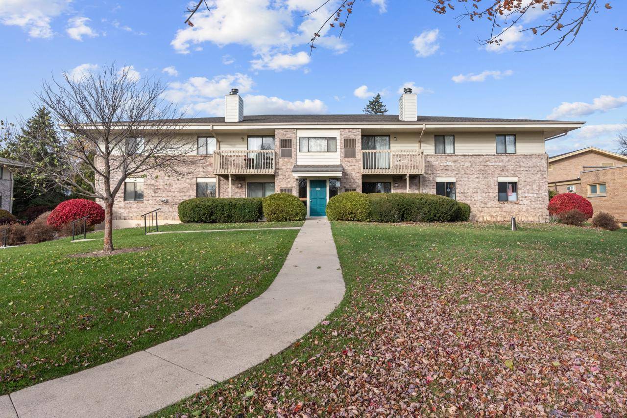 Thiensville, WI 53092,116 E Freistadt ROAD #B