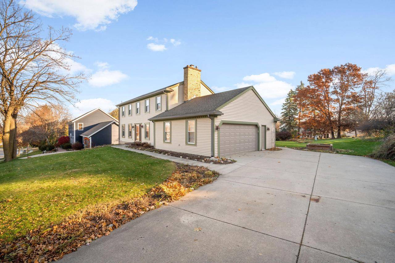 Waukesha, WI 53188,3024 Minot LANE