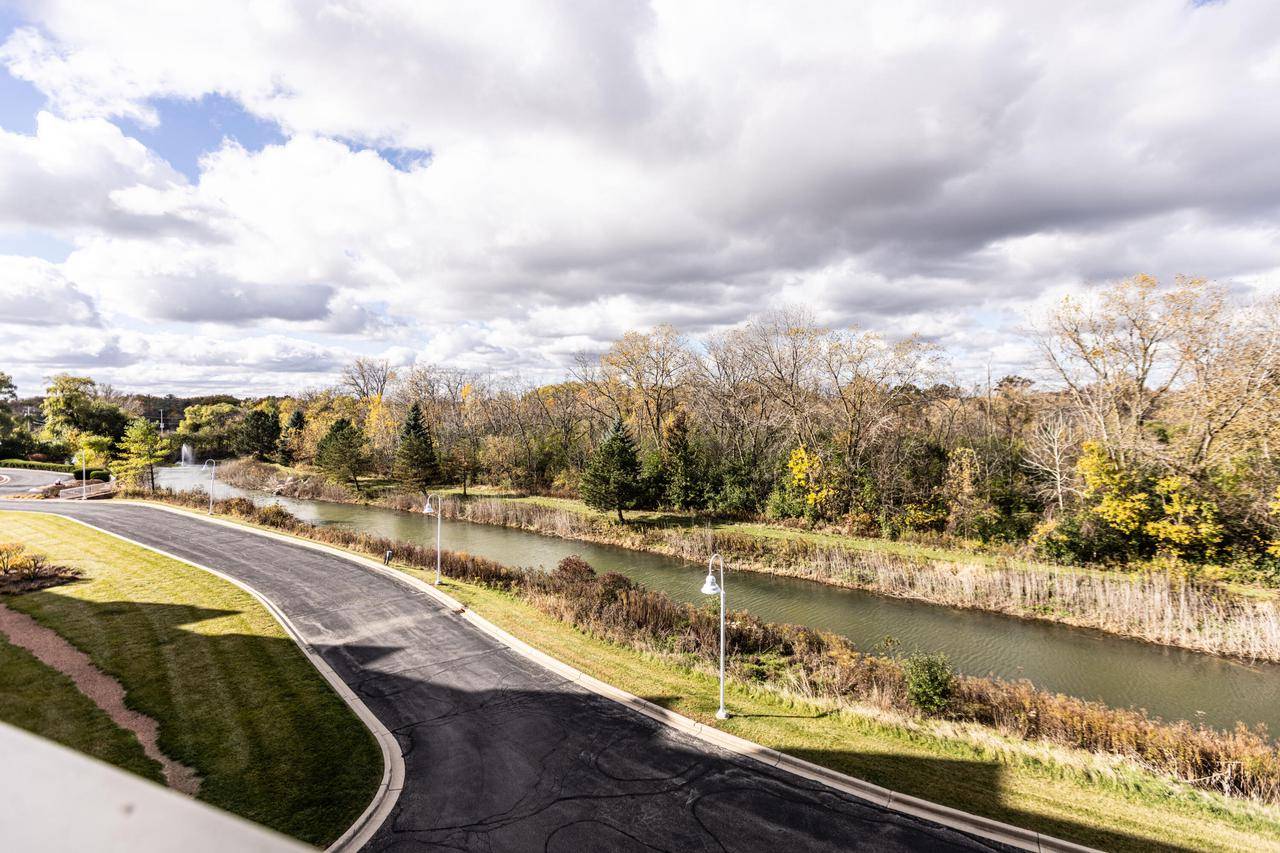 Franklin, WI 53132,6955 S Riverwood BOULEVARD #111