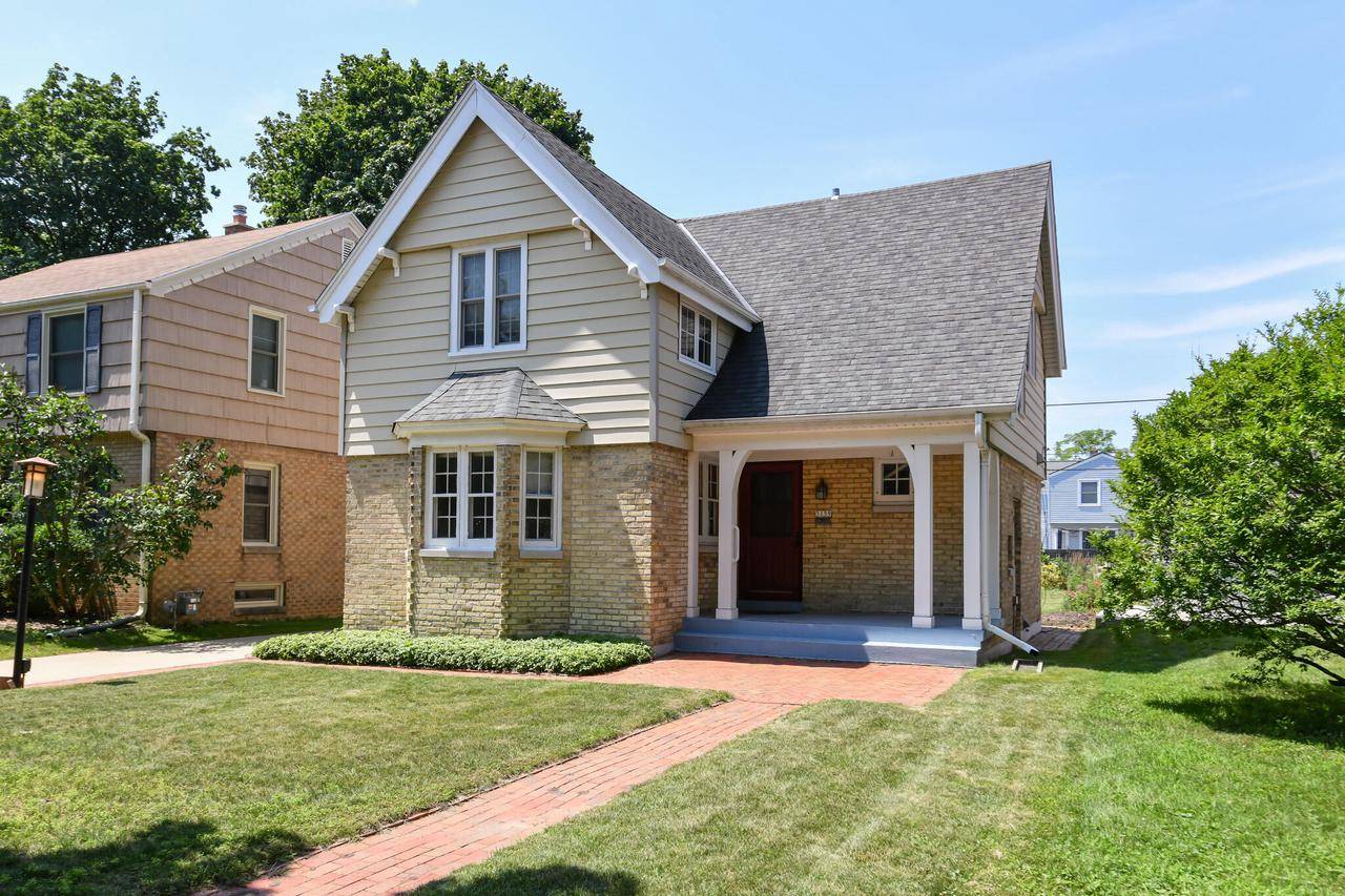 Whitefish Bay, WI 53217,5159 N Santa Monica BOULEVARD