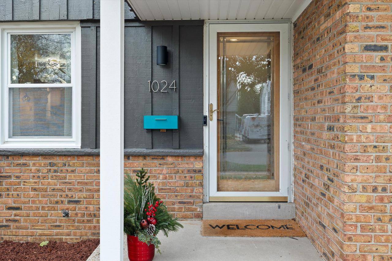 Whitefish Bay, WI 53217,1024 E Colfax PLACE