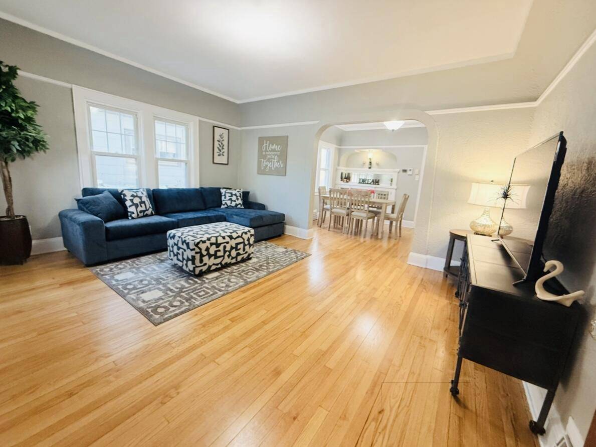 Milwaukee, WI 53207,155 W Crawford AVENUE