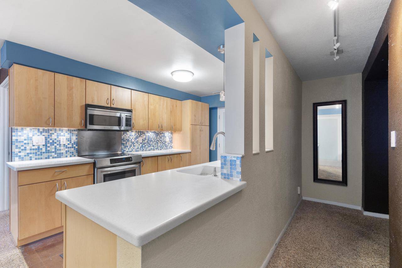 Milwaukee, WI 53207,2525 S Shore DRIVE #12D