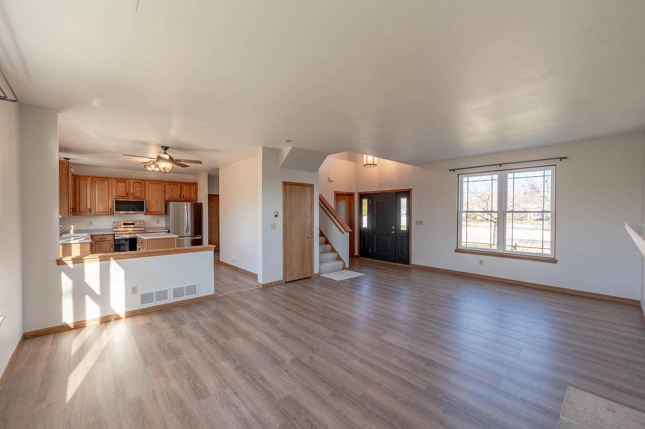 Waukesha, WI 53186,2000 Cloverview COURT