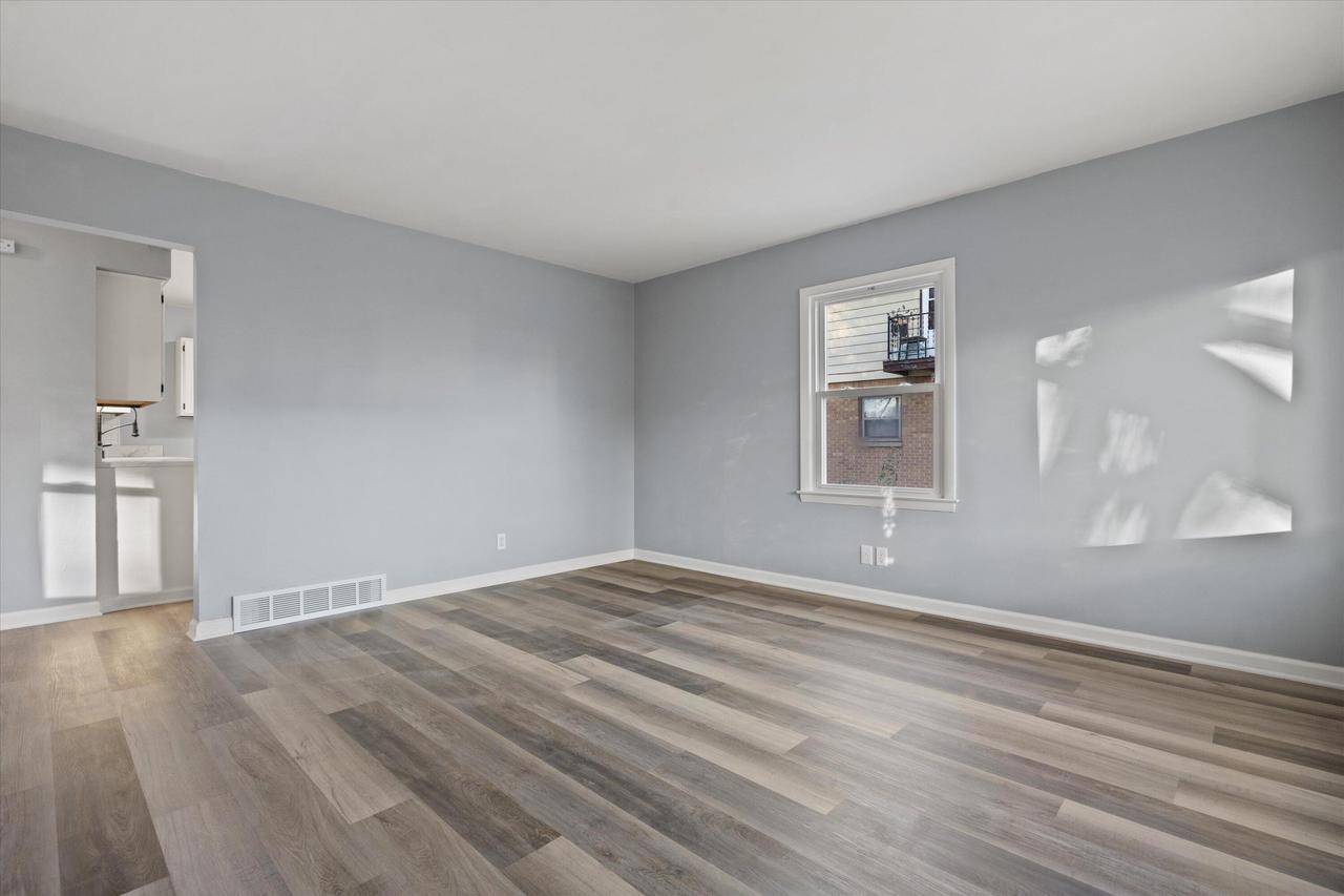 Waukesha, WI 53188,440 Gascoigne DRIVE