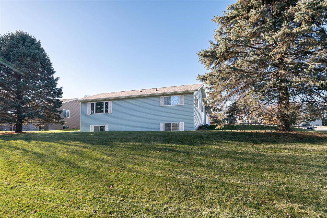 Viroqua, WI 54665,1001 Sherwood DRIVE