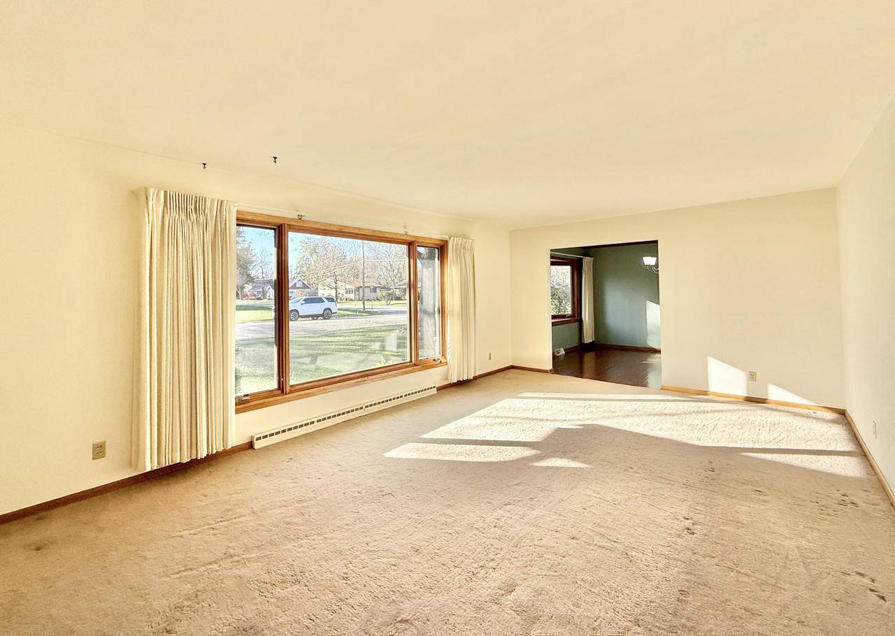 Elkhorn, WI 53121,442 Oakland LANE