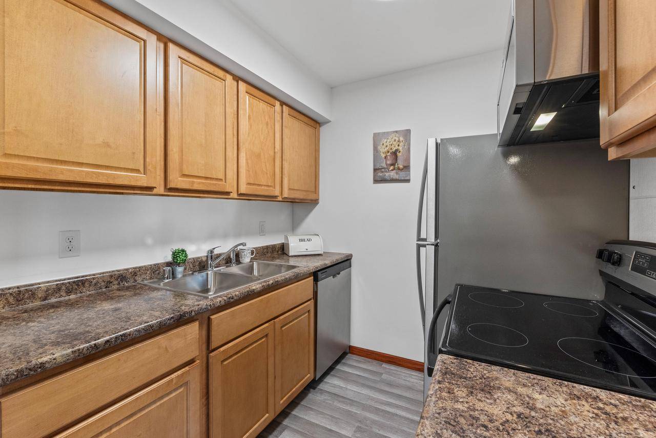 South Milwaukee, WI 53172,3333 5th AVENUE #7E