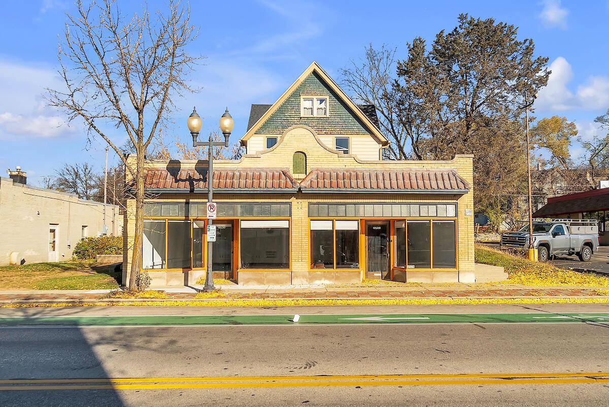 Wauwatosa, WI 53213,6528 W North AVENUE