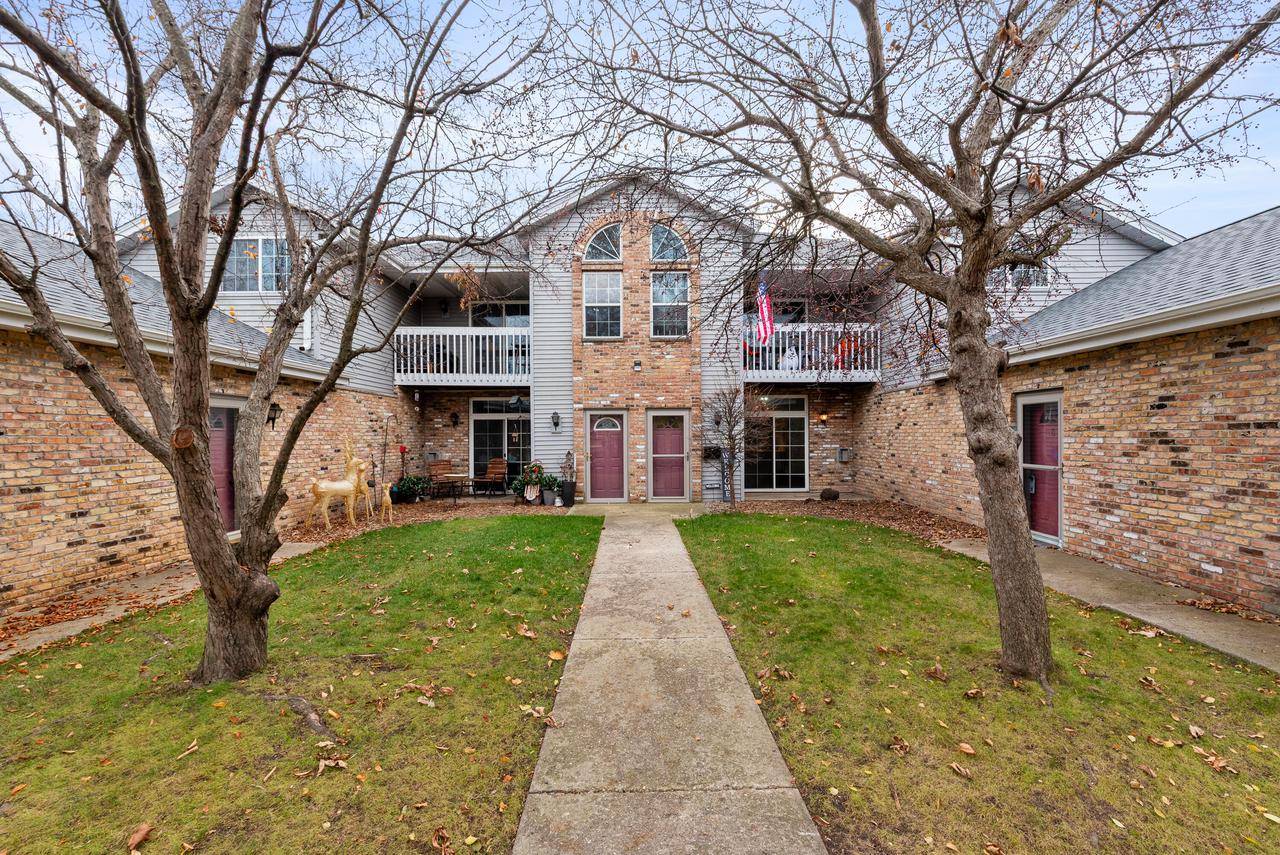 Oak Creek, WI 53154,180 W Oak Leaf DRIVE