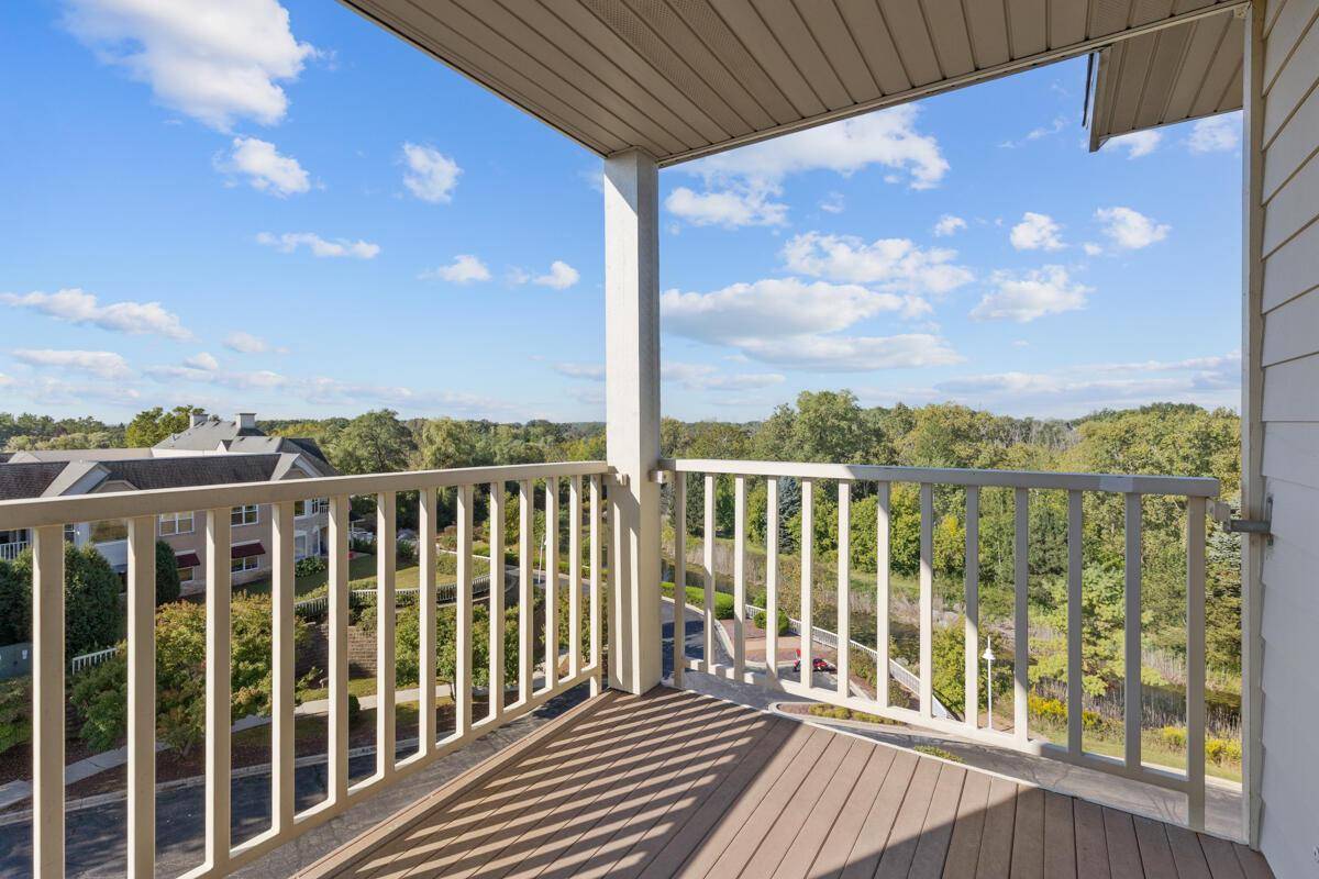 Franklin, WI 53132,6995 S Riverwood BOULEVARD #S-301