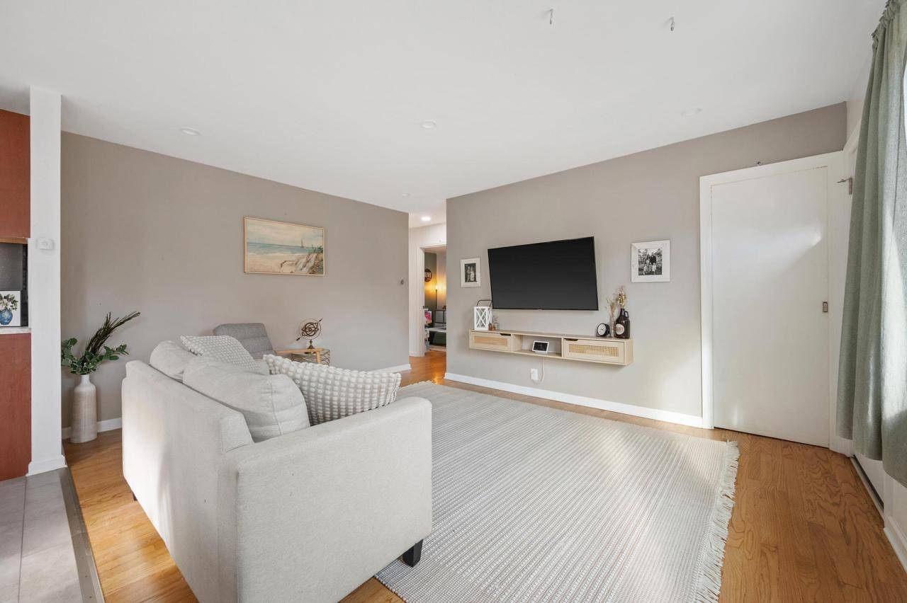 Milwaukee, WI 53219,3367 S 68th STREET