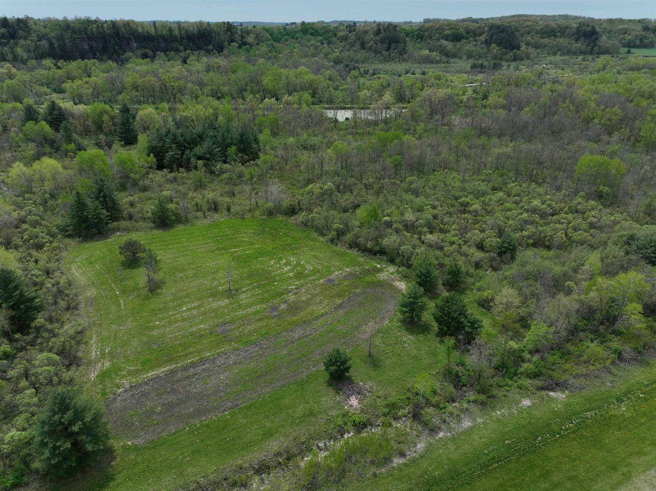 Wonewoc, WI 53968,53 Ac School Road