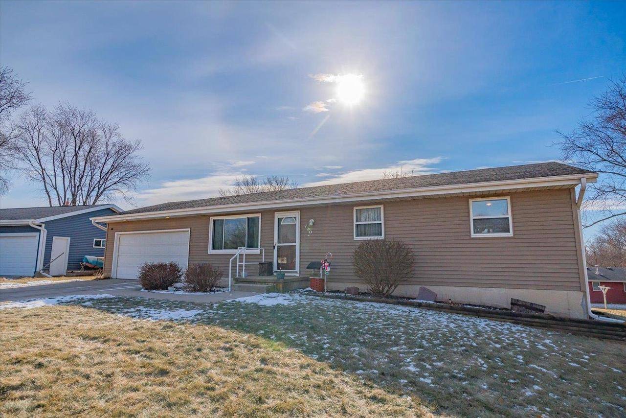 Sun Prairie, WI 53590,720 Oneida Court