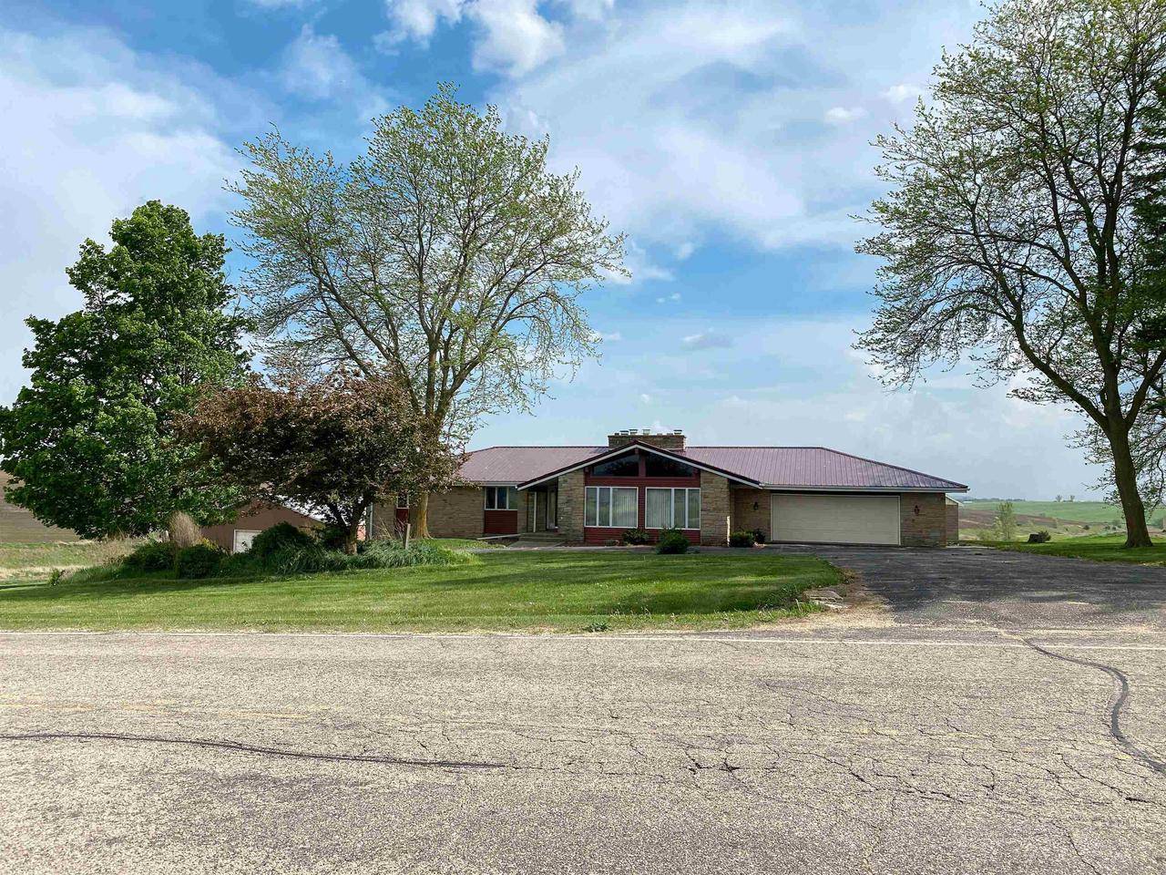 Livingston, WI 53554,831 County Road IG