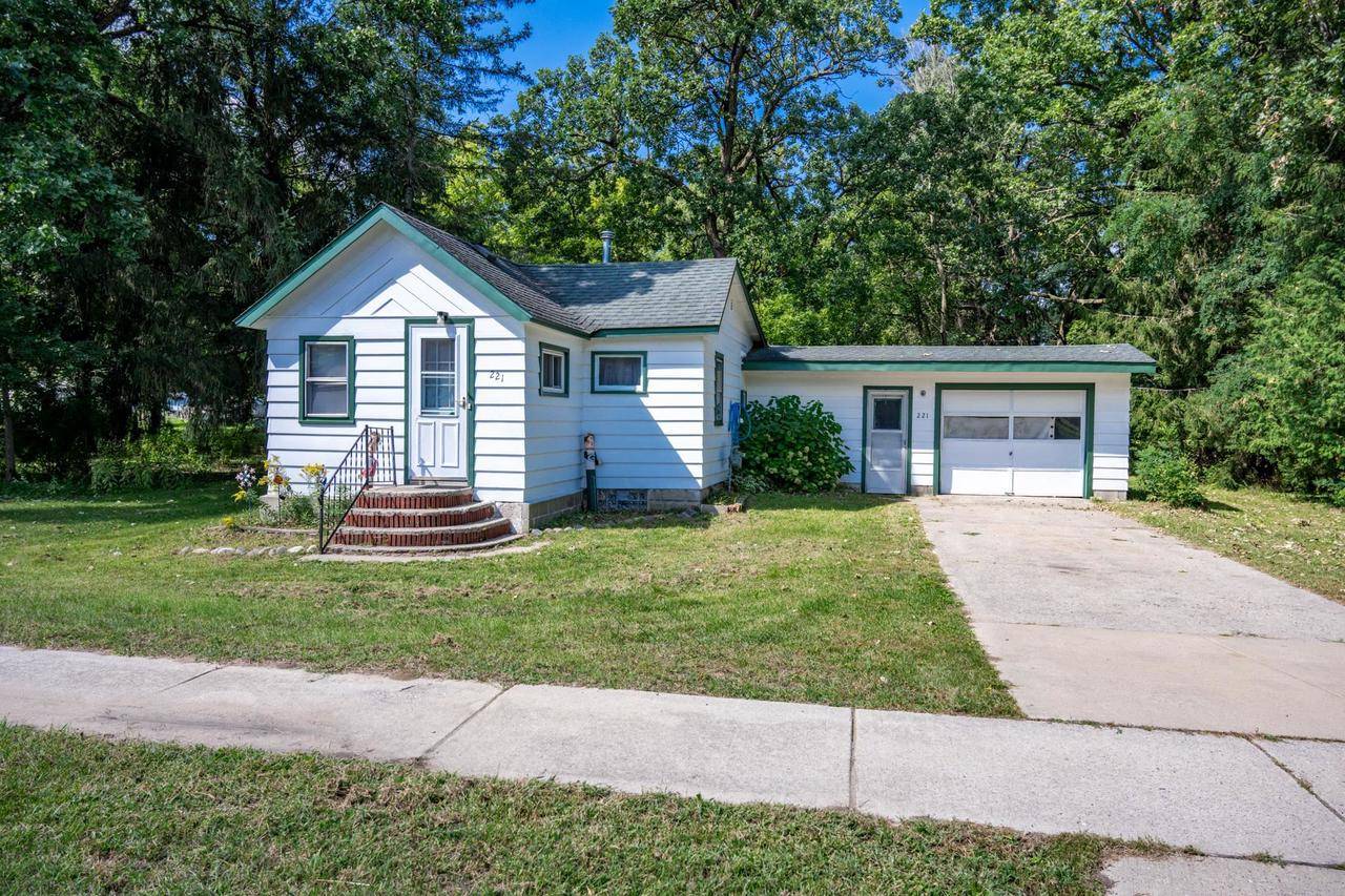 Adams, WI 53910,221 N Cedar Street