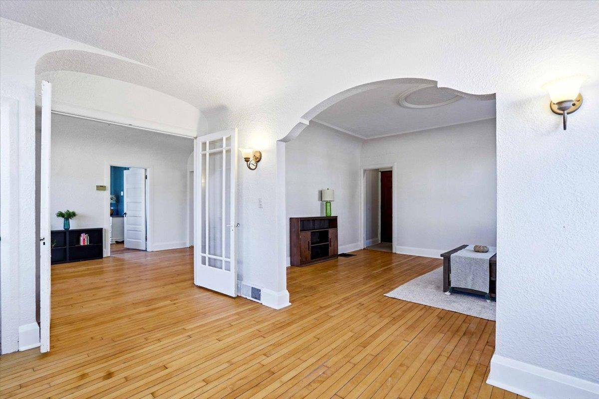 Baraboo, WI 53913,115 6th Avenue