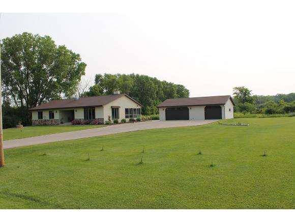 Larsen, WI 54947,8548 S LOOP RD