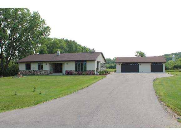 Larsen, WI 54947,8548 S LOOP RD