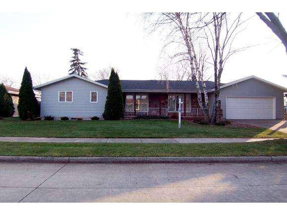 Oshkosh, WI 54901,823 LEEWARD CT