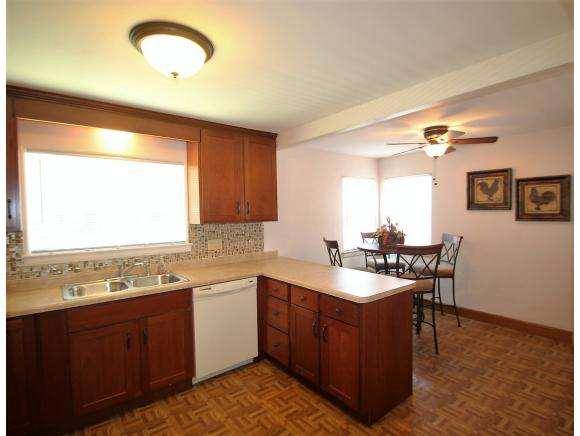 Green Bay, WI 54304,905 LANGLADE AVE