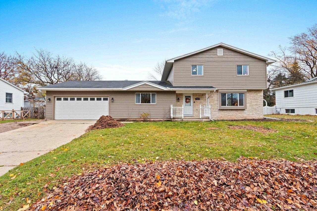 Neenah, WI 54956,1222 LYNROSE LANE