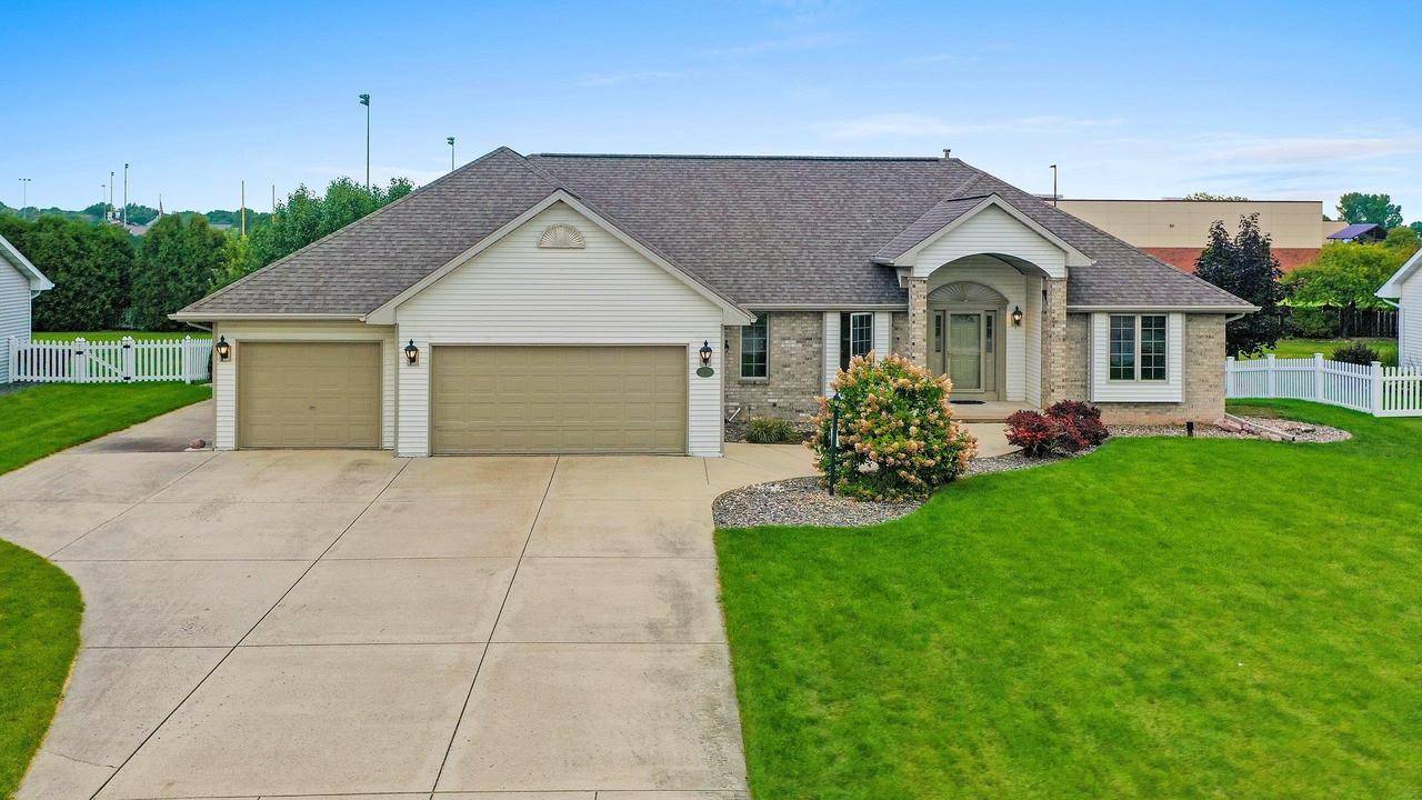 De Pere, WI 54115,1875 LITTLE VALLEY COURT