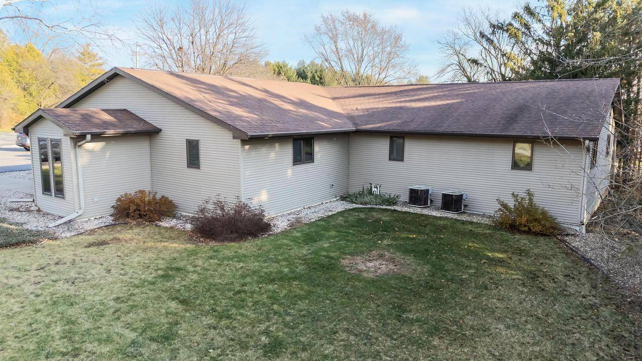 Omro, WI 54963,645 HAWTHORNE DRIVE