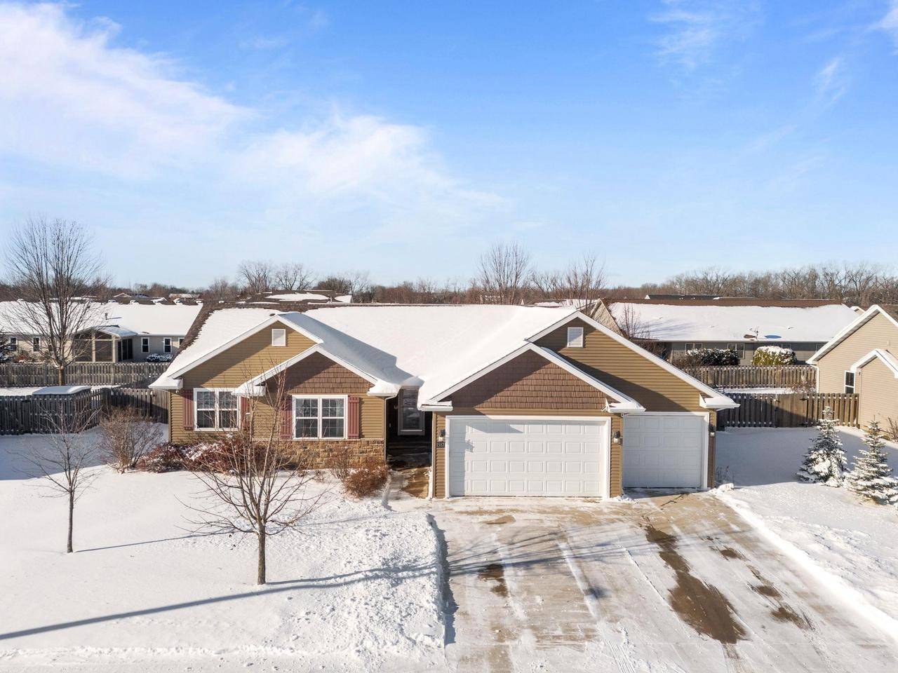 Neenah, WI 54956,1587 LONE OAK DRIVE