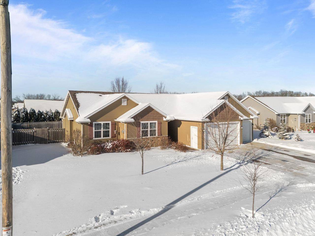 Neenah, WI 54956,1587 LONE OAK DRIVE