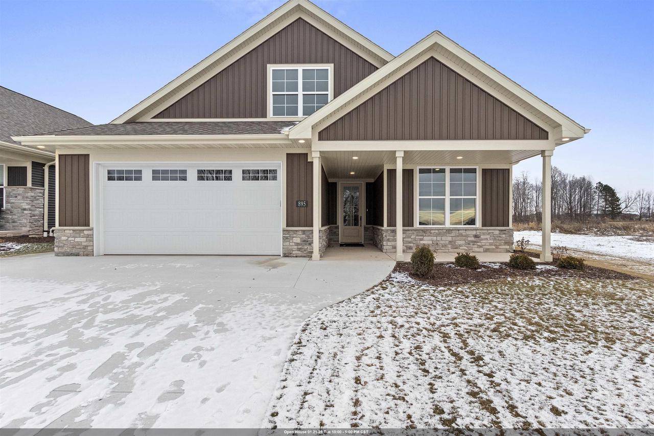 Menasha, WI 54952,895 BLACK SWAN DRIVE