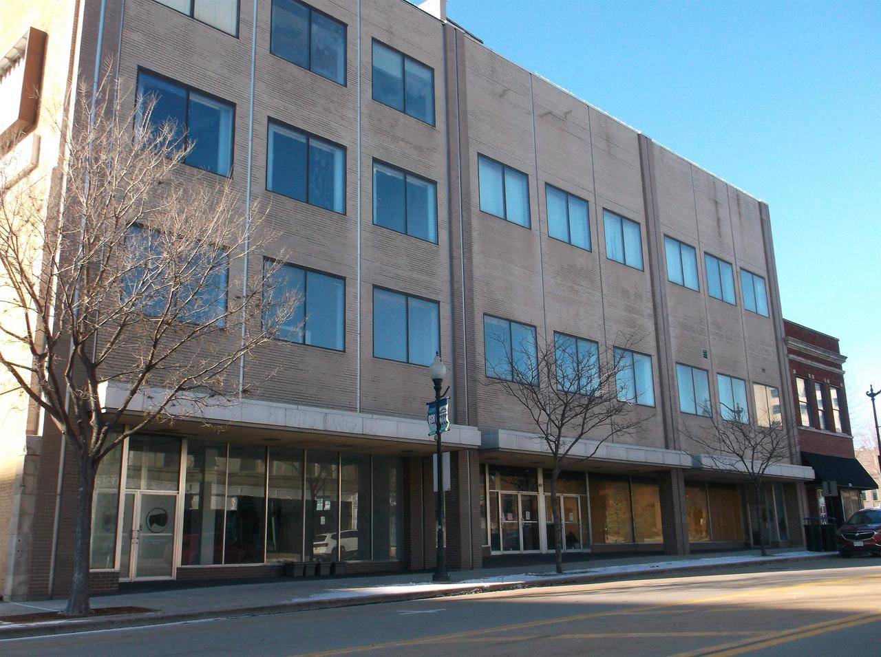 Oshkosh, WI 54901,217 N MAIN STREET