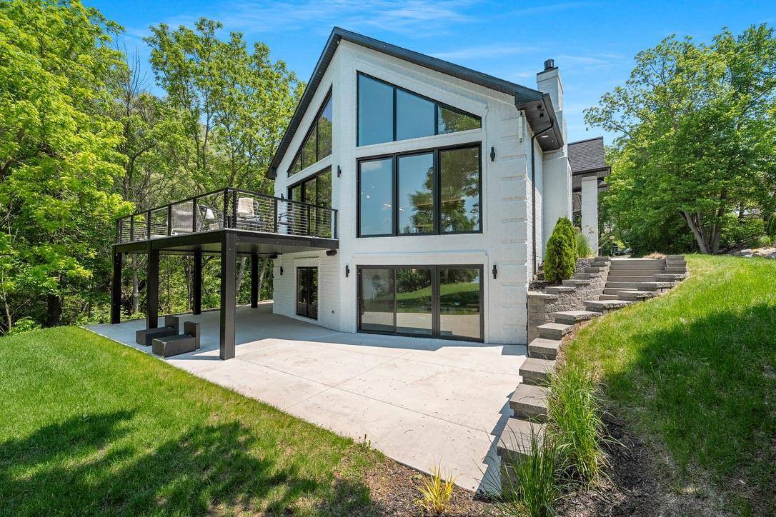 De Pere, WI 54115,2080 GREENLEAF ROAD