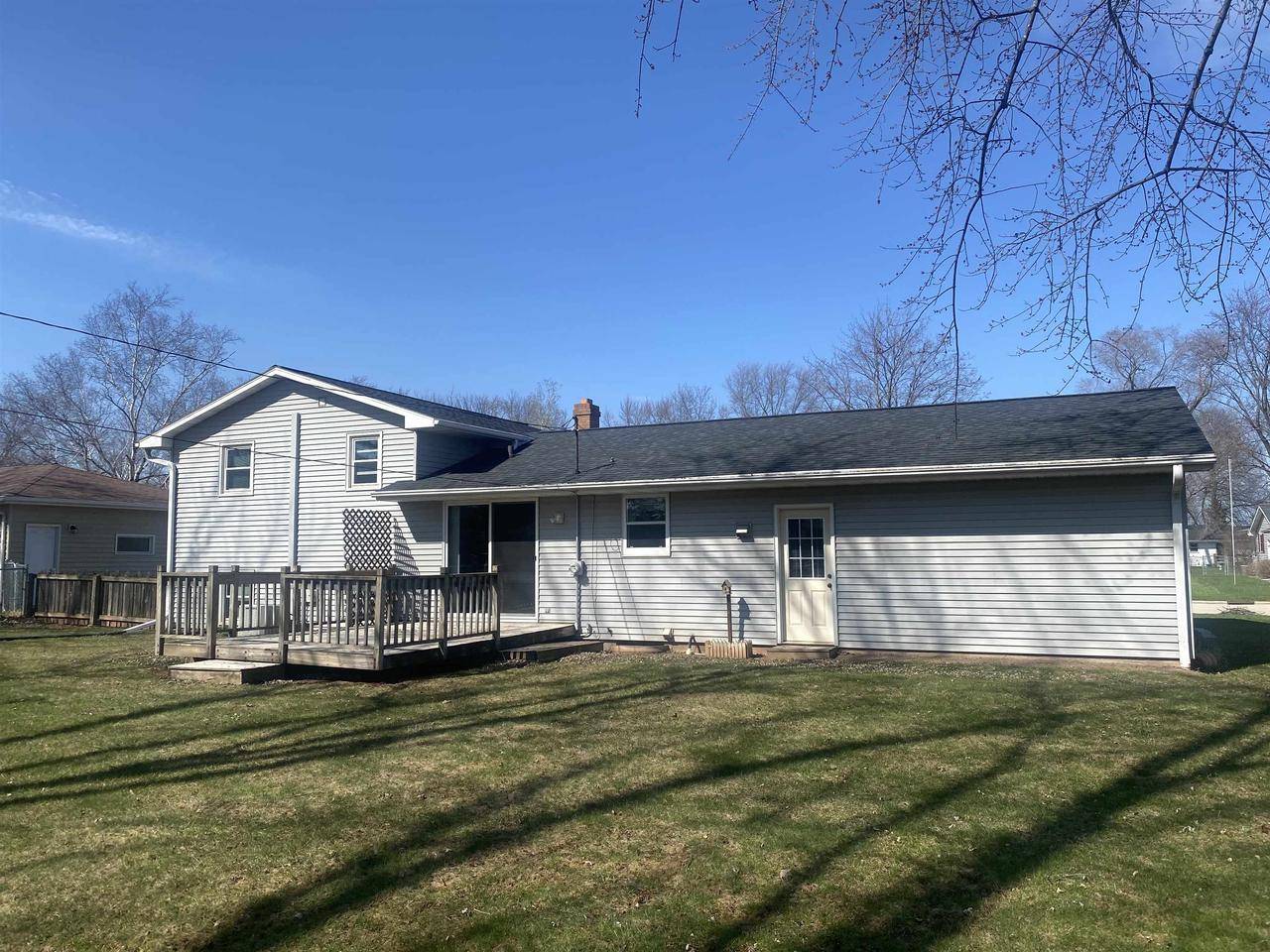 Green Bay, WI 54301,528 FLORAL DRIVE