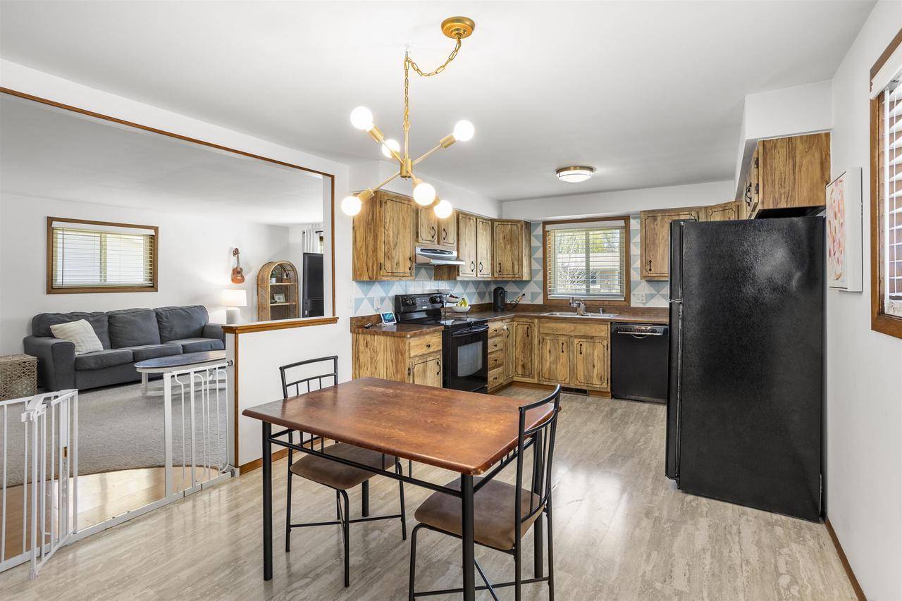 Menasha, WI 54952,1125 GREENWOOD DRIVE