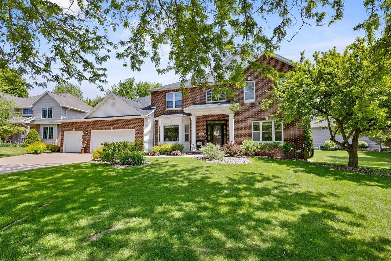 Appleton, WI 54913,212 E CASTLEBURY LANE