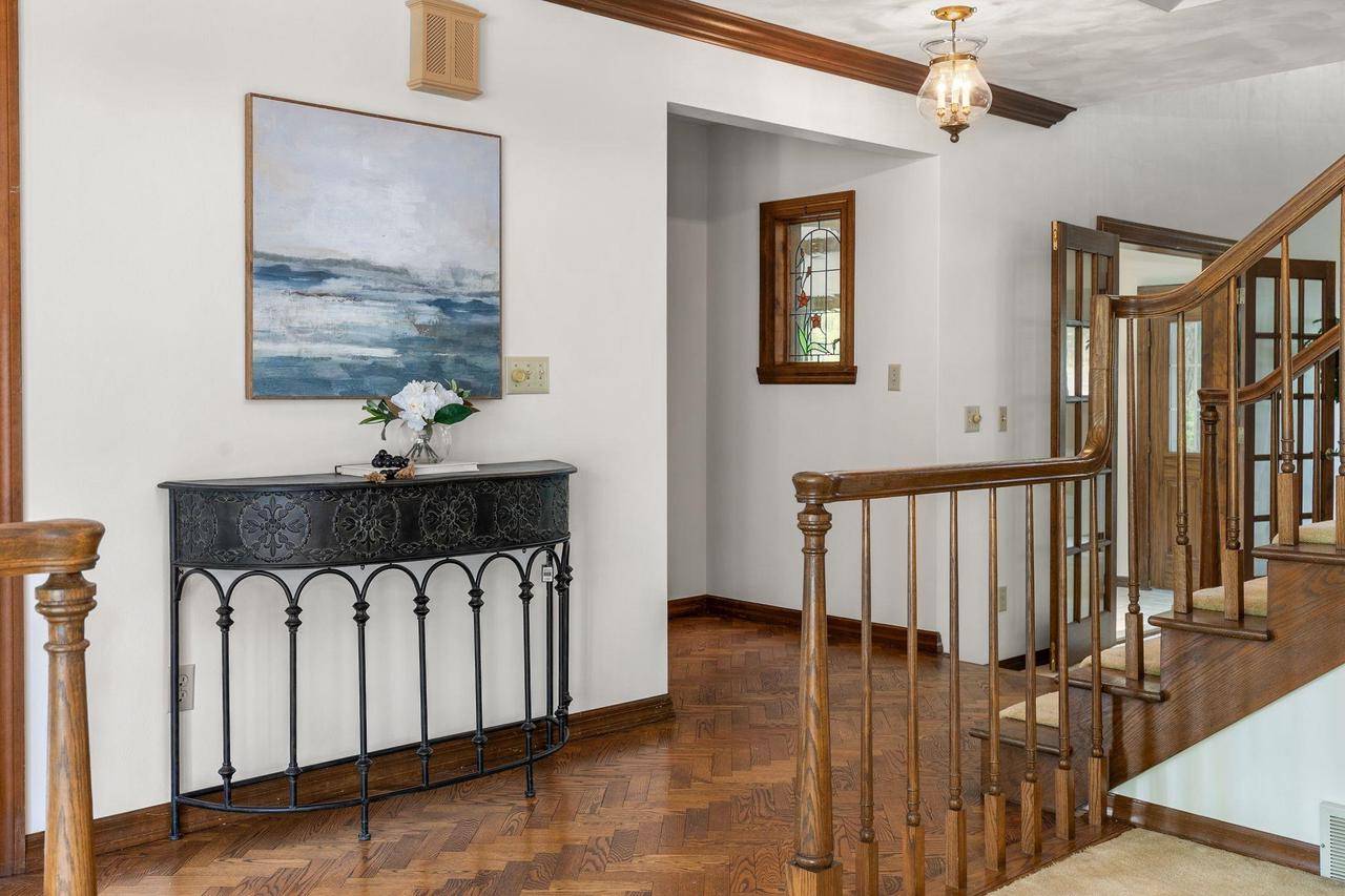 Menasha, WI 54952,28 W LAKE ROAD
