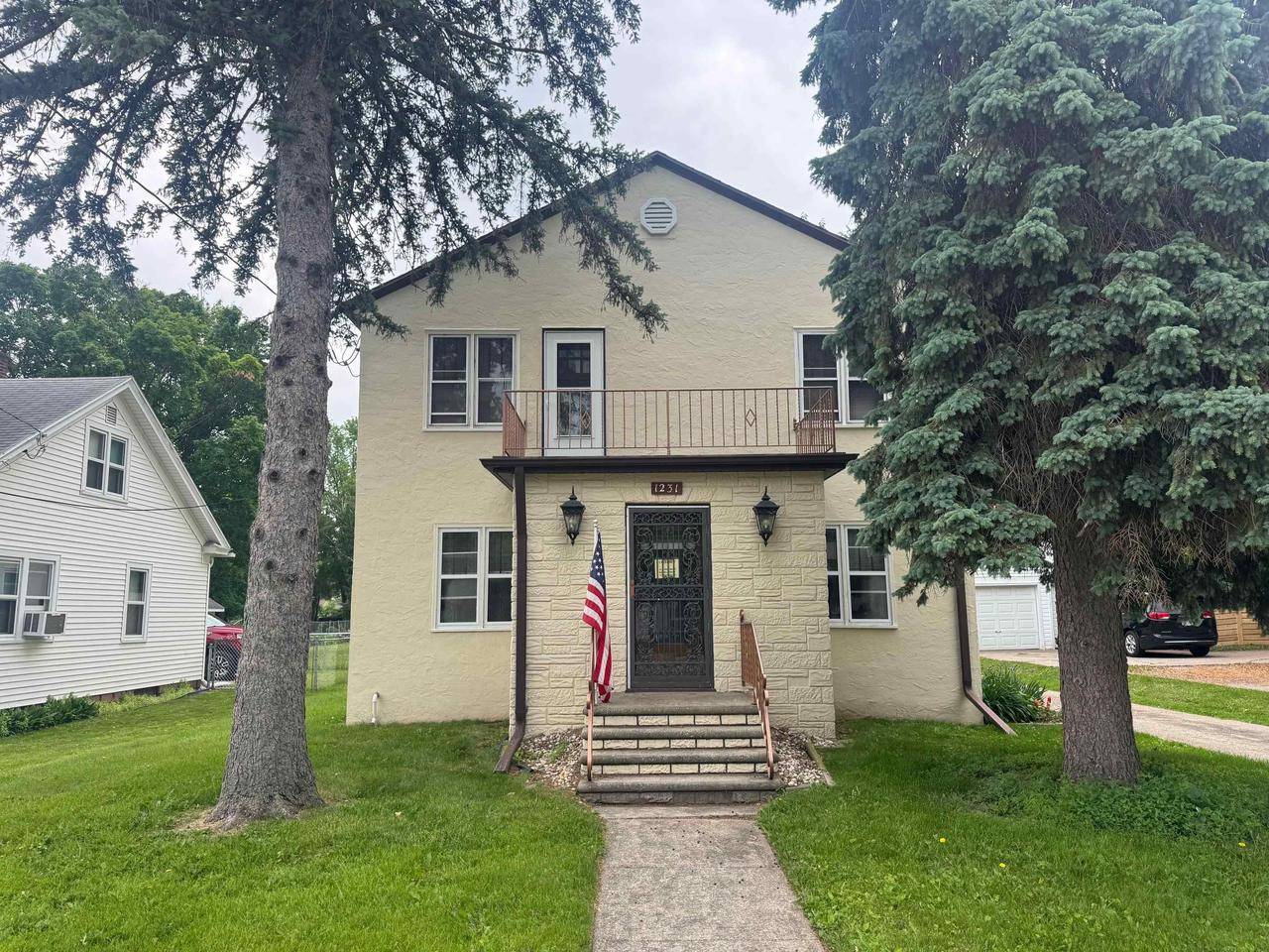 Green Bay, WI 54303,1231 SHAWANO AVENUE