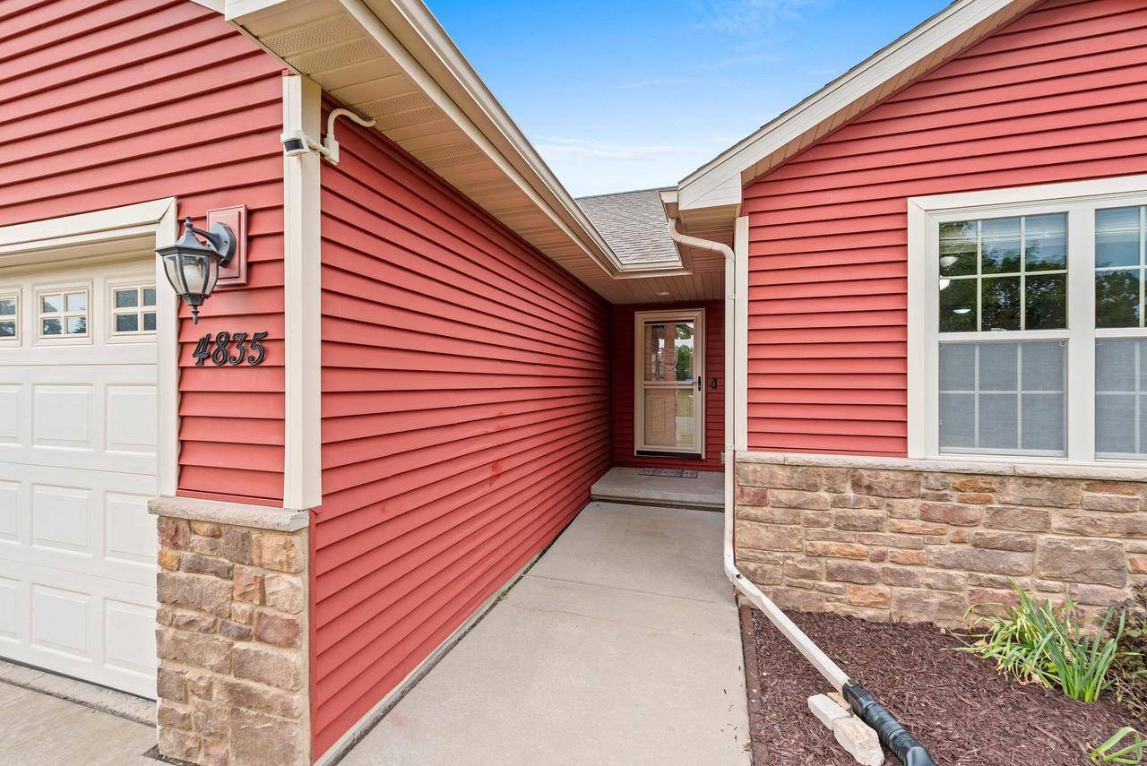 Hobart, WI 54155,4835 ISABELLA CIRCLE