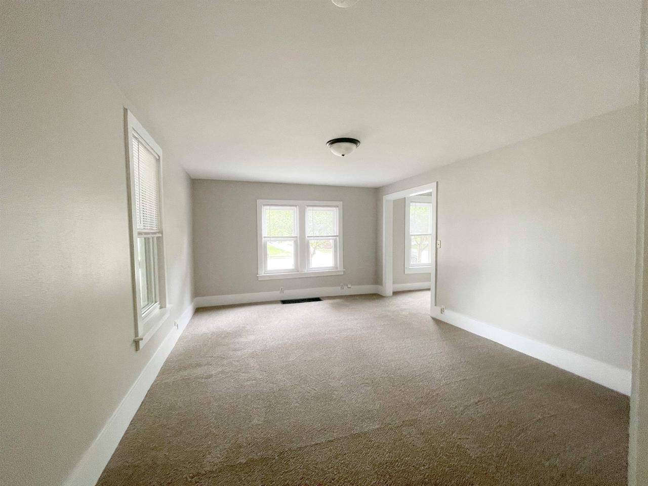Oshkosh, WI 54902,133 W 16TH AVENUE