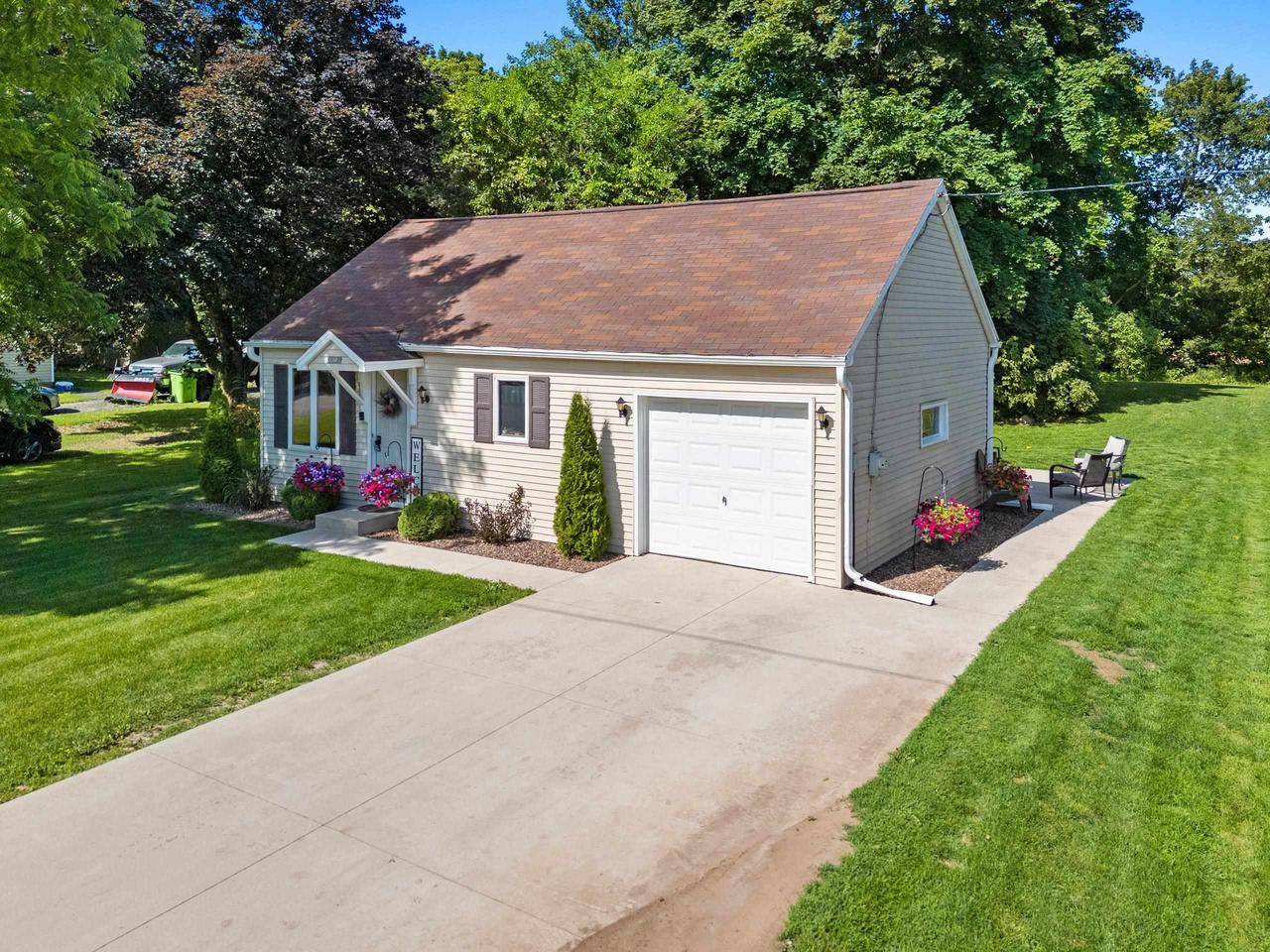 Krakow, WI 54137,N4839 PARK STREET