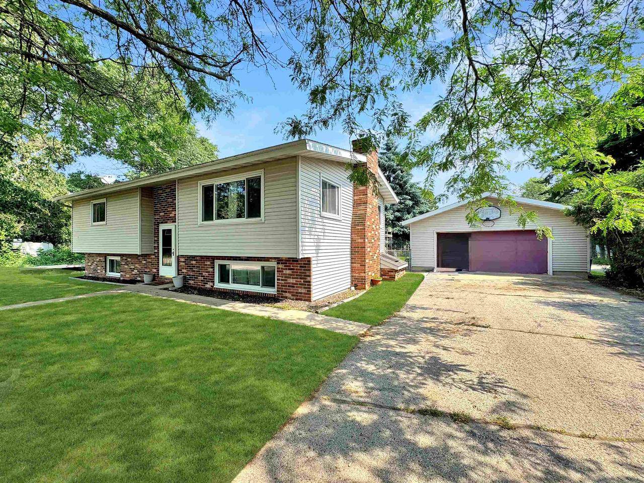 Marinette, WI 54143,2430 DAKOTA STREET