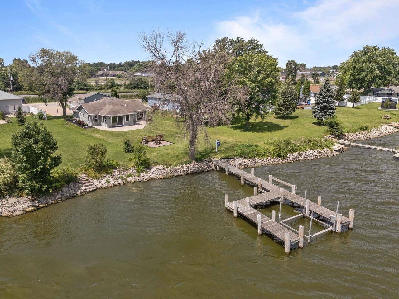 Neenah, WI 54956,1693 W BUTTE DES MORTS BEACH ROAD