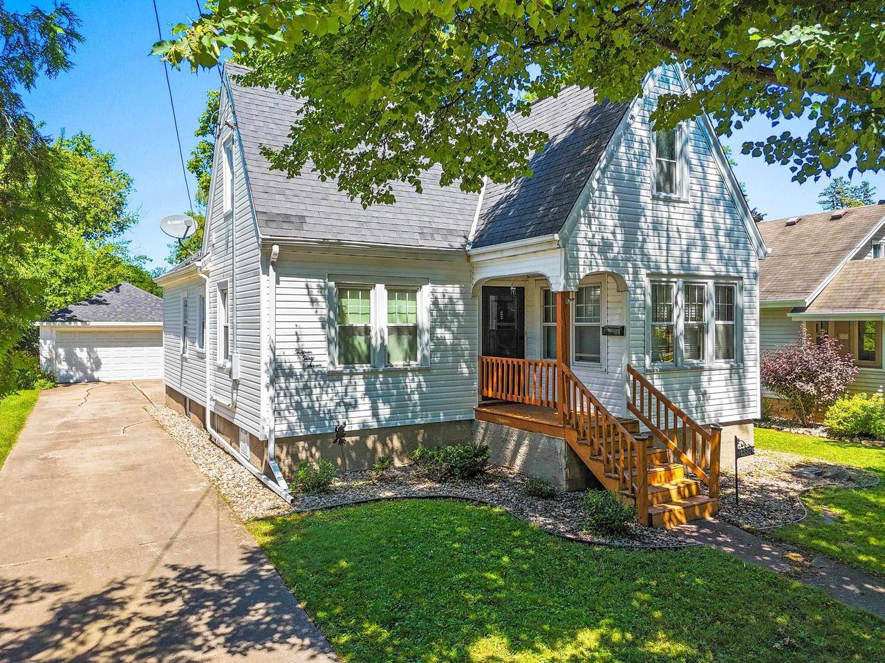 Green Bay, WI 54301,1337 PORLIER STREET